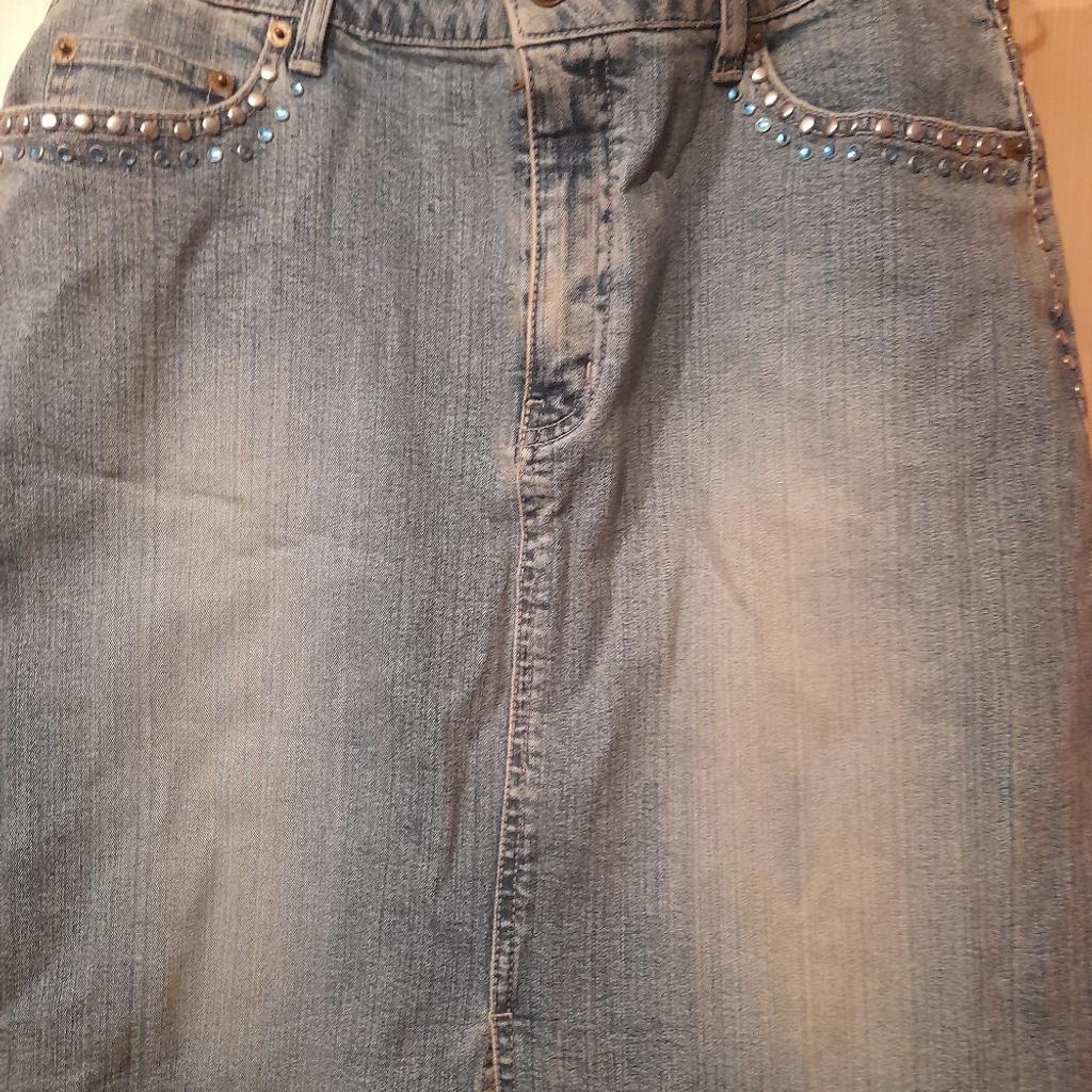 New topshop moto denim skirt has stretch to denim also has detail on pockets length 20ins