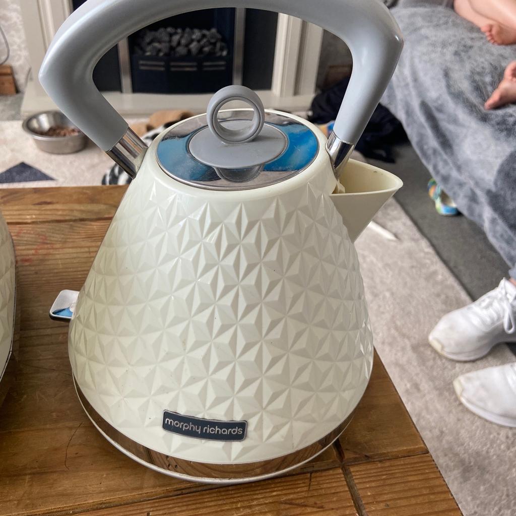 MORPHY RICHARDS KETTLE AND TOASTER (USED) in B71 Sandwell für £ 10,00