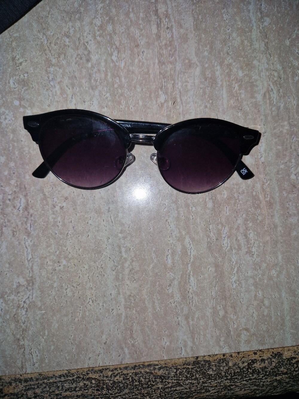 Sunglasses in LS13 Leeds für 1,00 £ zum Verkauf Shpock DE
