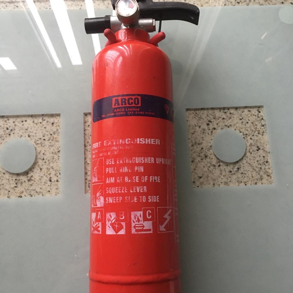 Unused 1kg powder fire extinguisher,for home/car/caravan & car,comes with wall bracket…