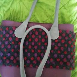 Ich verkaufe eine fast neue original violette O Bag Tasche mit Wollborte/bordüre mit Inlay und Henkeln