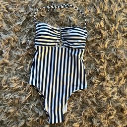 Next blue & white stripey halter neck swimsuit size10
*padded cups

#womenswear #swimwear #swimsuit #size10