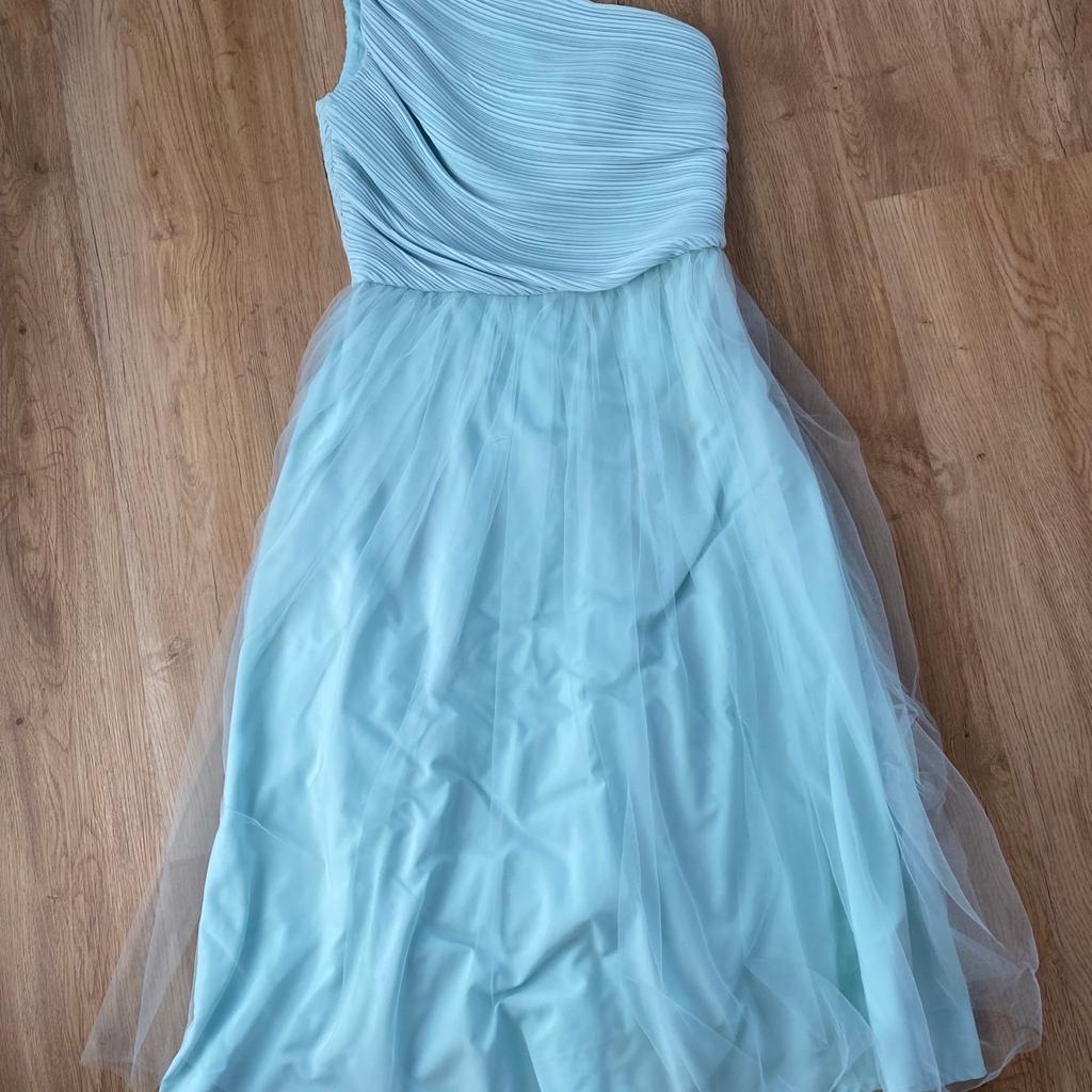 Verkaufe wunderschönes asymmetrisches Kleid von „ChiChi London“ in der Gr. 34 und Farbe „mintgrün/blau“.

Wurde nur 1 mal getragen!

Neupreis: € 199,-