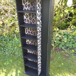 Tall upcycled cabinet with moveable shelves on the left and area suitable for a tall vase and flowers on the right
Reloved CD cabinet with a new lease of life
H113cm
W39cm
Collection only from WA8
Thanks for looking