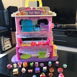 22 shopkins and the tall mall (house) where they can live, have a bath, eat and play.
Lovely set