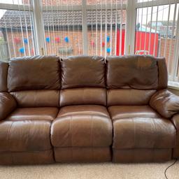 Electric recliner 3 seater settee brown leather 210cm(62.5”) long. In good condition and in full working order with some fading on one head position as shown on my 2nd photo. Splits into 3 parts at the top and 2 parts on base for easy transportation. Collection from Filey 07742951278