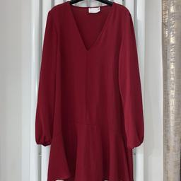 Gorgeous long maroon coloured top in size 12. Hardly worn and looks brand new. Can be collected from Neasden NW2 or posted for an extra £2.50