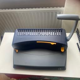 Binding machine, does both A5 & A4.QUICK SALE 
