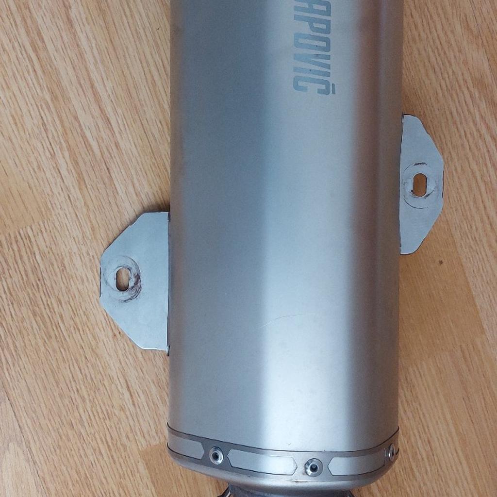 Akrapovic exhaust end can for a Gilera runner 125 st /200st or a piaggio Beverley so I'm told
very good condition comes with baffle (removed at the moment) and all the fittings.
collection only please