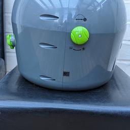 Automatic electric dog ball launcher. Great condition. Takes full size tennis balls so no choking hazard. Unfortunately the previous owner is a little too old / mad for it now.

Pick up only 