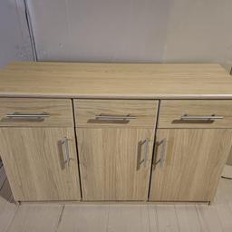 Anderson Sideboard Oak Effect

Delivery from £10
Same day delivery available

💥ExDisplay. Assembled💥

Size H 76.9, W 120, D39.6cm.
Chrome finish handles.
3 drawers with metal runners.
3 doors.
2 adjustable shelves.
Weight 35kg.

💥Check our other furniture💥