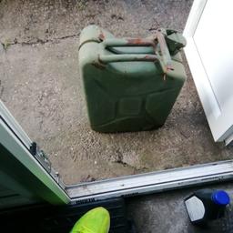 Good condition
No leaks
Seal no leaks
1 of the 3 part handle is broken,