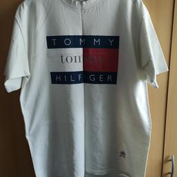 Verkaufe hier ein Vintage Tommy Hilfiger T-shirt gr. XL (MADE IN USA) in sehr guter Zustand wie auf dem Foto zu sehen ist kostet 50 Euro plus Standard ver. 1,95 Euro oder selber Abholung ist möglich privat verkauf keine Rücknahme.