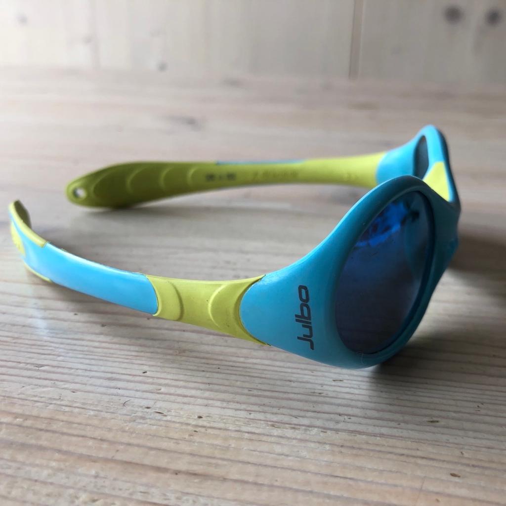 Julbo Looping 2
Scharnierlose Fassung
Elastisches, verstellbares Brillenband
Gewölbte Bügel
100% UV Schutz
Reinigungstuch
Tasche