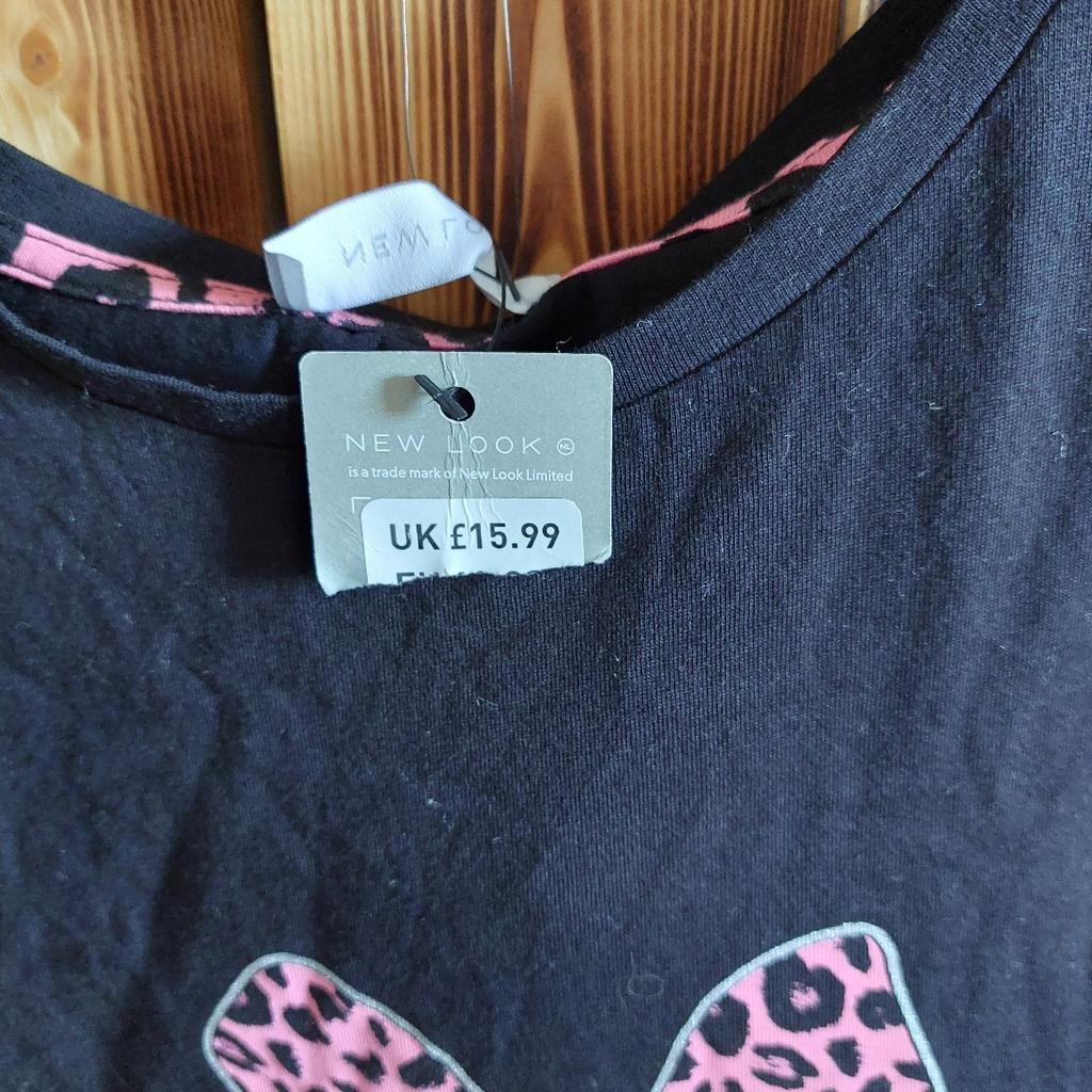 New Look Summer Shorts Pj Set Size Small (8/10).

Black & Pink Leopard & Slogan Design.

Brand new & Original Price £15.99. Unwanted Xmas Gift.
