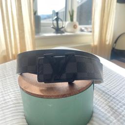 LV black and great mono print leather belt
Size 42/105 I’ve added a photo of measurements will fit range of sizes adjustable with 6 punch holes I’ve also added a extra one for night waist jeans and dresses
Selling as I no longer wear belts!

🖤🤍🖤