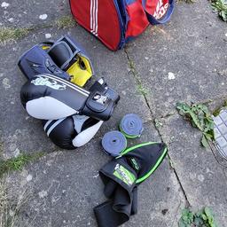 **TIME WASTERS NEED NOT GET IN TOUCH**

Assortment of boxing equiptment for sale. Items included:
1. bag
2. headguard
3. wraps
4. gloves
5. groin guard

All items have been washed and sanitized. Used during a White Collar competition. Items sold as one package.

Local delivery available to: nw2, nw4, nw6, nw9, nw10, nw11, n1, n2, n3, n6, n11, ha0, ha3, ha8, ha9