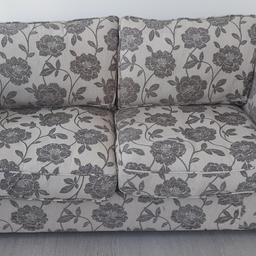 Grey 2 Seater Settee good condition measurements
6ft wide
3ft Deep
2ft 4" High
been in a summer house cash on collection please 