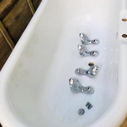 Victorian Style Bath tub in very good clean condition. Measure 160 x 70cm.
No taps included. Collection from Catford. SE6 2BU. London.