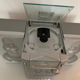 Stereoanlage von Clatronic MC 1012 CD mit Kasettendeck+Radio, funktioniert einwandfrei

Da Privatverkauf keine Rücknahme, Garantie oder Gewährleistung
