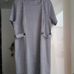 New Dress By Papaya.
Smart Work Dress.
Soft Fabric / Black & White.
Pull over head style
Size 20
Collection only please
Thankyou 😊