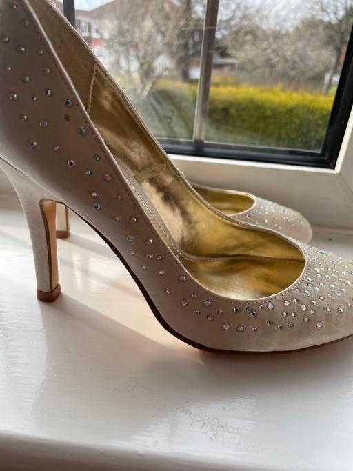 Buy & Sell North Yorkshire Middlesbrough - Photos for Cream high heels