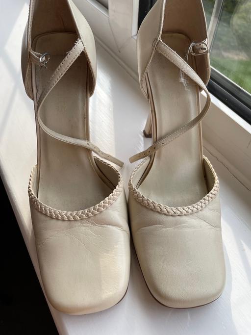 Buy & Sell North Yorkshire Middlesbrough - Photos for Cream heels