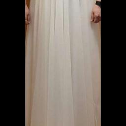 Hier verkaufe ich mein Hochzeitskleid das nur zu Anprobe Getragen wurde es ist neu eine Aline Größe ist 46
