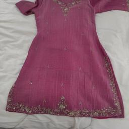 Three piece  tilla embroidered dress

worn for short period like new
small
smoke and pet free home