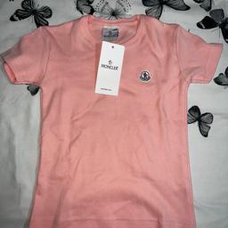 Brand new MONCLER top
Unisex top
Age 104cm/ 3 to 4 years

Please no time waste