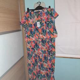🧡 Beach cover up wear
Size Large 🧡
🧡 Comprises of top and trousers
Cover up top which ties at front 🧡
🧡 Trousers which are slit up to the top but cover over as well 
Brand new 🧡
● Collection from Conisbrough or may be able to deliver local