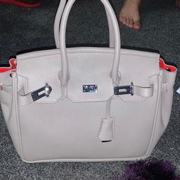 Tote bag used few times in excellent condition