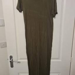 Atmosphere Tshirt maxi dress - kharki green size 10.

Only worn once.

Folded up short sleeves and small split on the RHS (when wearing) from the bottom (split measures 34cm)

Collect from NG4 Area or weekdays daytime from NG1 Notts city centre. Can post for additional £3 postage.