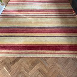 Lovely large rug from a pet free home and in great condition.

3m long
2.45m width

Collection only from WS9