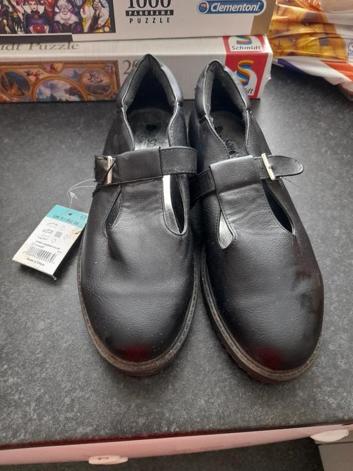 Buy & Sell Essex Colchester - Photos for Bn girls black school shoes size 5