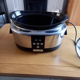 Crockpot slow cooker with timer in good used condition..Works perfectly. Slight damage to the rubber on the lid as photographed but doesnt affect cooking at all.This is a large slow cooker. 9 inches tall with a 15x11 inch cooking pot. BARGAIN £5    collection only