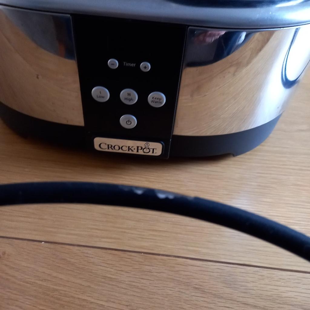 Crockpot slow cooker with timer in good used condition..Works perfectly. Slight damage to the rubber on the lid as photographed but doesnt affect cooking at all.This is a large slow cooker. 9 inches tall with a 15x11 inch cooking pot. BARGAIN £5 collection only