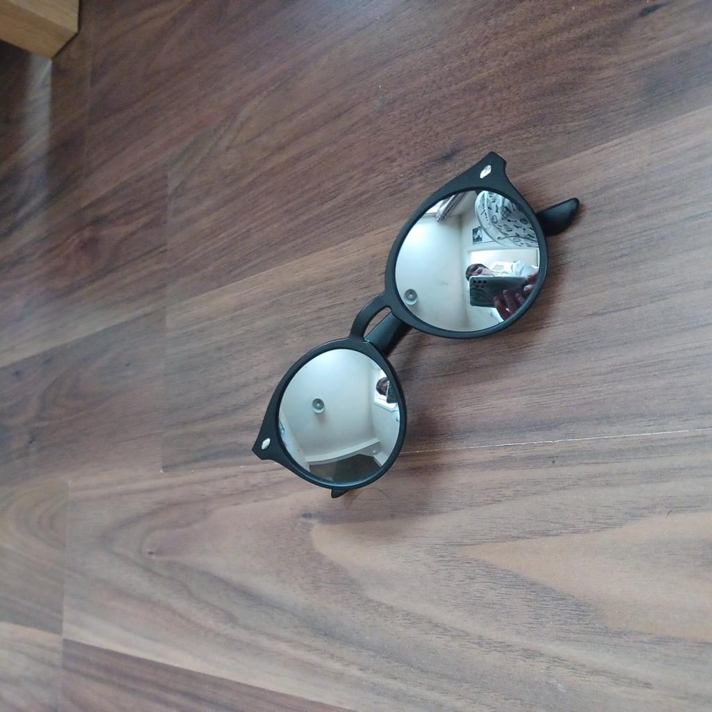 black mirror lens sunglasses fit adults £1.collect only