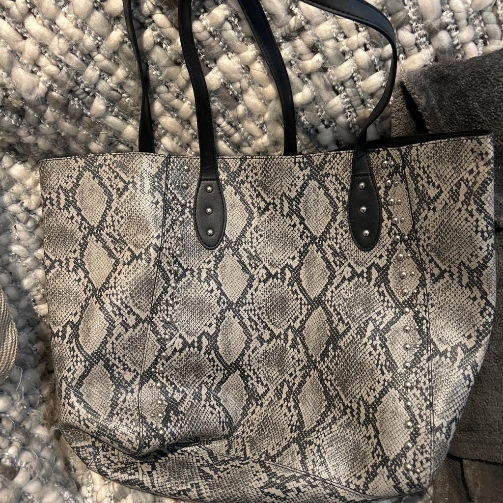 large bag in B75 Birmingham für £ 1,00 zum Verkauf Shpock AT