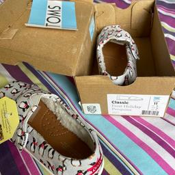Toms penguin shoes. Brand new

Size: 10
From smoke & pet free home

Can deliver locally or collect from M28 or M7 area