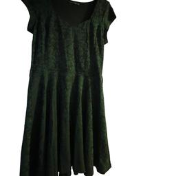 Green short summer atmosphere dress in good condition with belt loops.

Size UK12 EU40

Collection available from W10 or TW7, offers considered and bulk discount offers available.

Dispatched via tracked delivery.