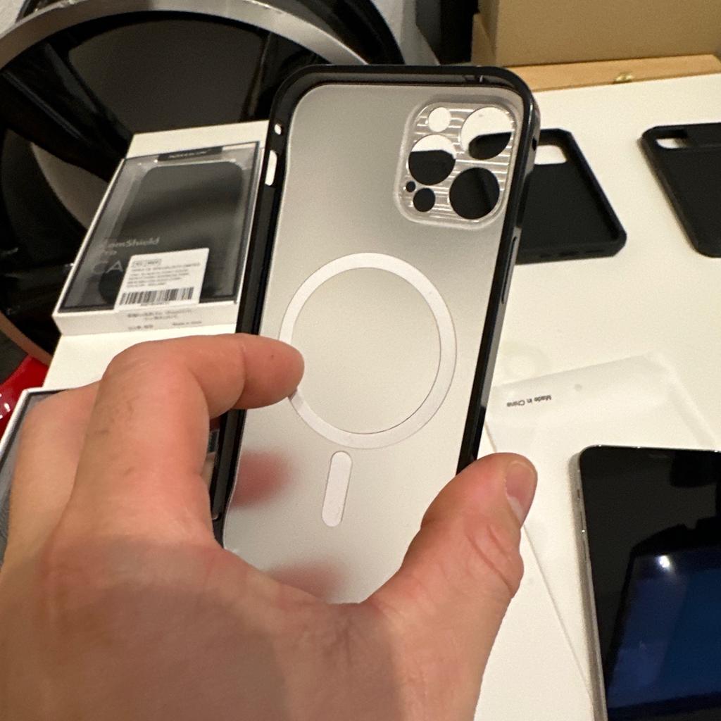 Neue Hüllen für iPhone 12 Pro in 6341 Gemeinde Ebbs for €12.00 for sale Shpock