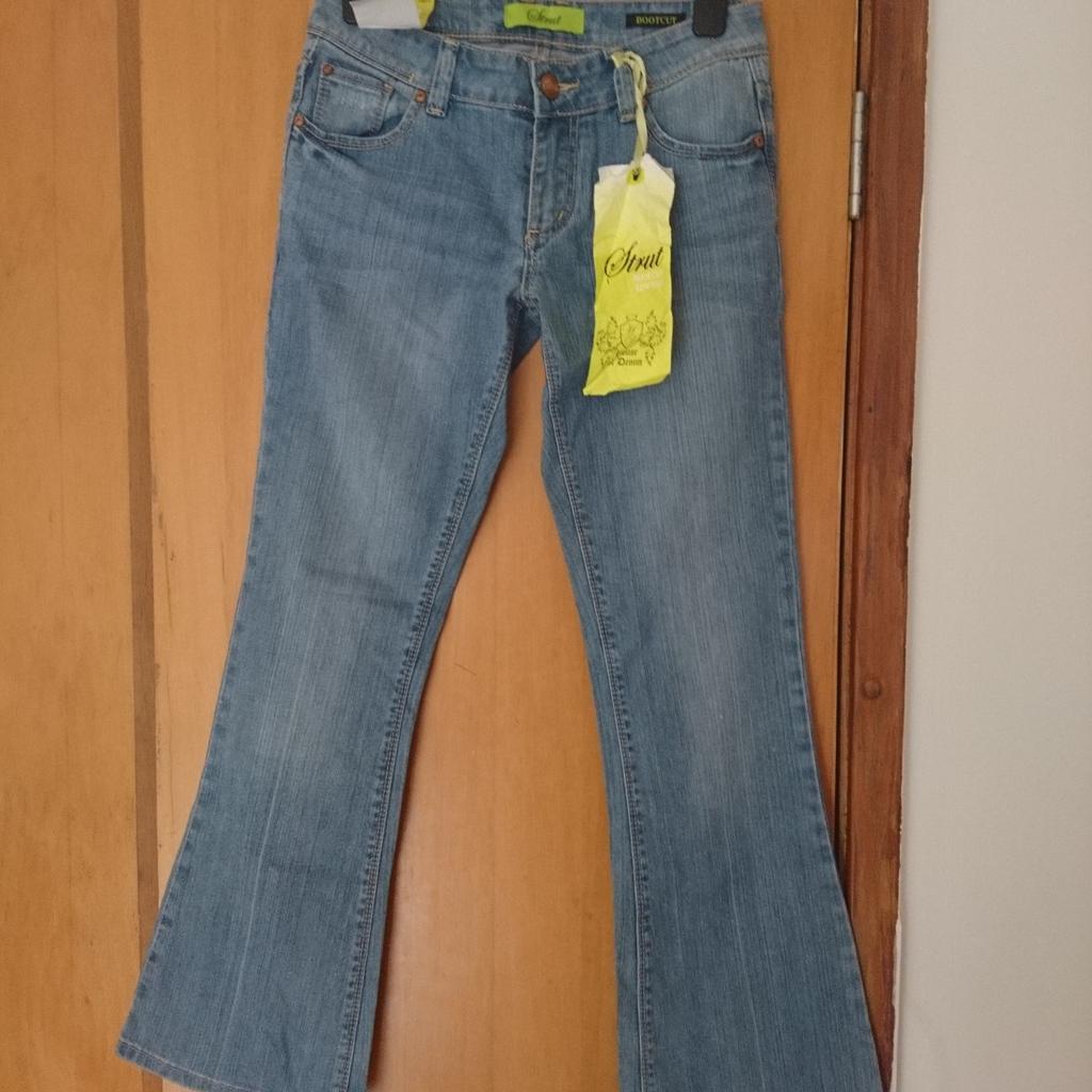 Brand new ladies boot cut jeans
Size 10
Sorry but I don't post.