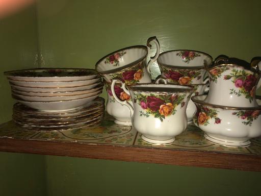 Buy & Sell Hertfordshire Watford - Photos for royal albert 1962 old country roses