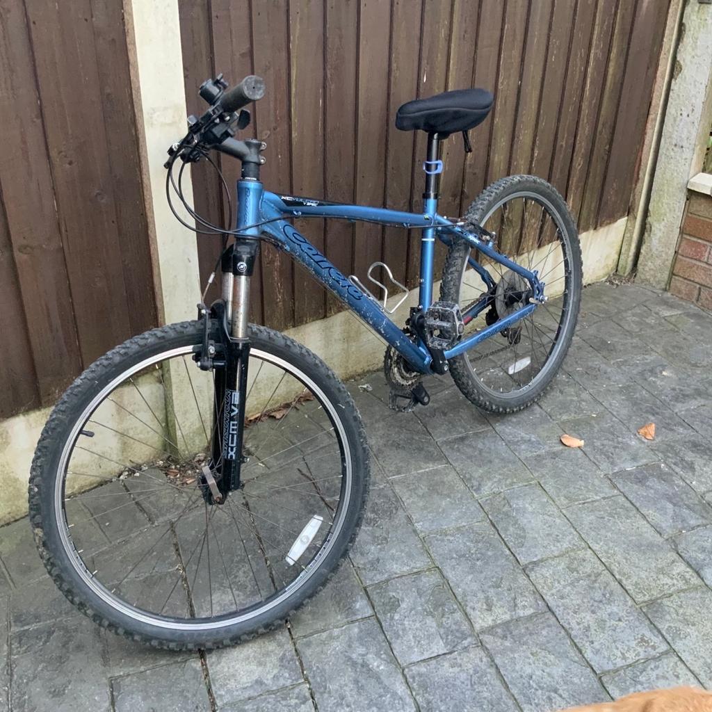 Suitable for teenager aged between 12-15 years old.

It’s recently had had new pedals fitted and there’s a little rust on the front suspension but apart from that it’s generally in good condition.

Collection only.