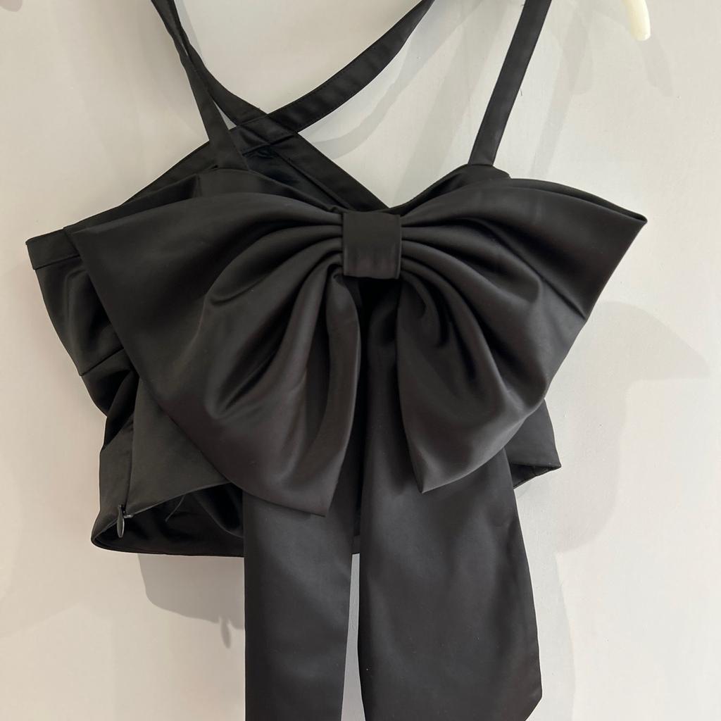 Like new worn once silky black size 6 looks lovely on selling price £5.00 x
