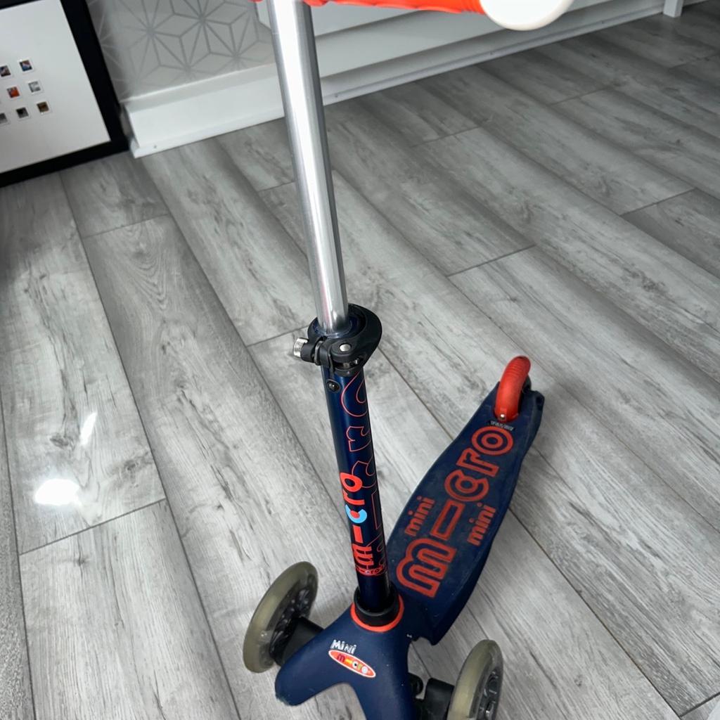 MICRO mini micro deluxe LED scooter in N1 Islington for £30.00 for sale