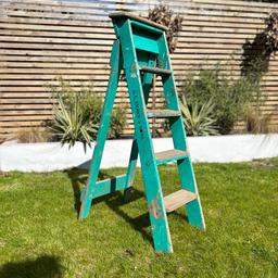 Beautiful vintage stepladders 🪜 

Decorative use only, they look great in the garden with some pots on! 

Smoke free, clean home 🏡