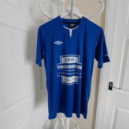 T-Shirt ”Umbro” 

Vision Poly Tee Ultra 

Blue Colour

 New With Tags 

Actual size: cm and m

Length: 72 cm 

Length: 50 cm from armpit side

Width shoulder: 40 cm 

Length sleeves: 22 cm

Volume hand: 35 cm 

Volume bust: 97 cm – 1.00 m

Volume waist: 96 cm – 99 cm

Volume hips: 97 cm – 1.00 m

Size: M (UK) Eur M,USA M

100 % Polyester

Made in China

Price £ 14.90