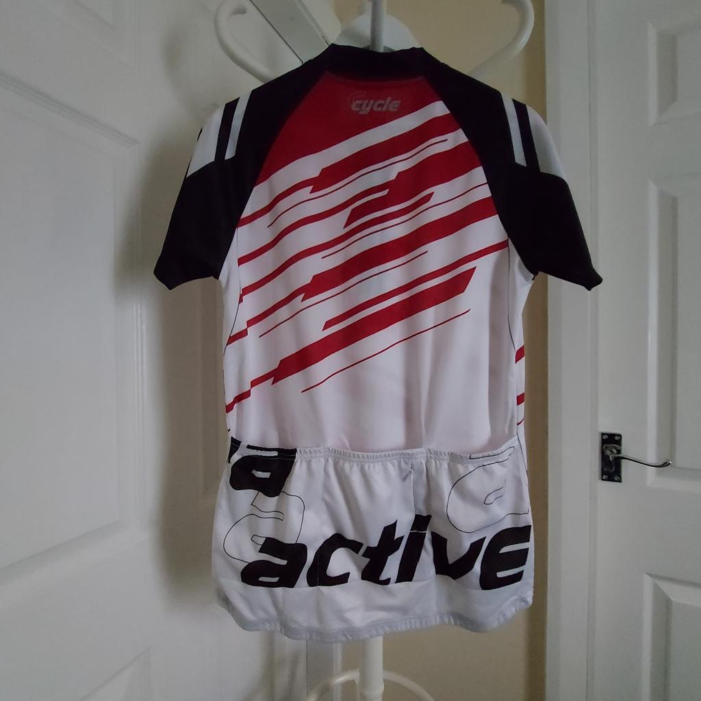 T-Shirt "Crivit"Sports Cycle

 White Red Multi Colour

New Without Tags

 Back are Located Pockets

Actual size: cm

Length: 67 cm front

Length: 74 cm back

Length: 45 cm from armpit side

Length sleeves: 32 cm from neck

Volume hand: 49 cm from neck

Breast volume: 91 cm – 93 cm

Volume waist: 87 cm – 90 cm

Volume hips: 87 cm – 90 cm

Size: M (UK) Eur 38/40

100 % Polyester

 Made in China

Price £ 15.90